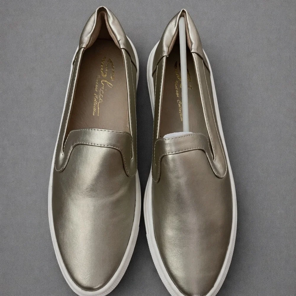 Sbicca Rafa light gold slip on sneakers